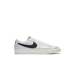 alt="Кроссовки Nike Blazer Low 77 Vintage черно-белая расцветка с замшевым верхом вид спереди"