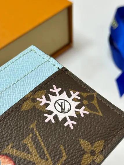 Держатель для карт Louis Vuitton Charms, нежно-голубой
