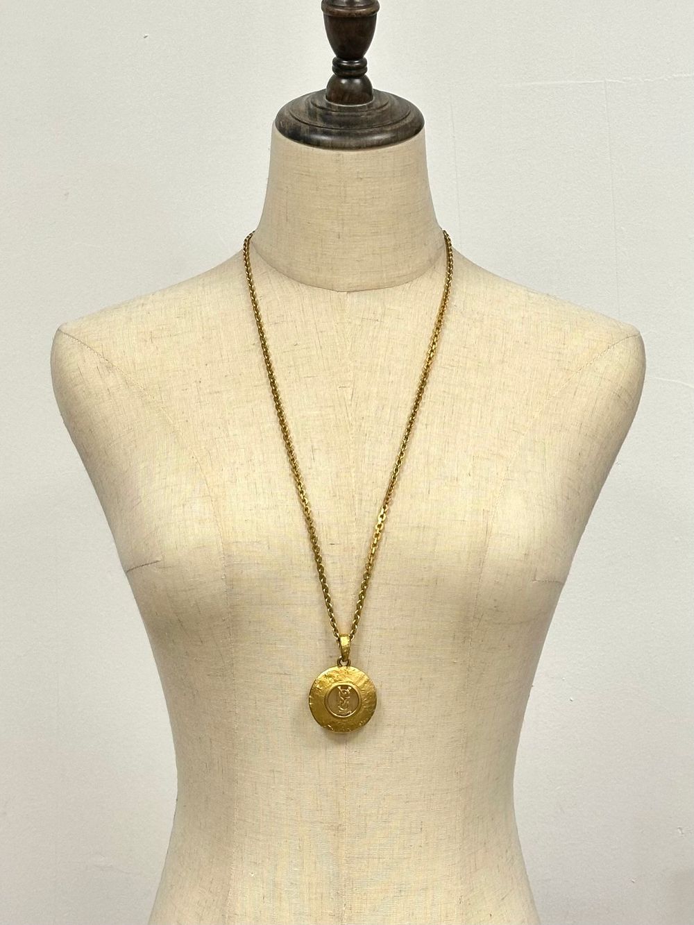 Кулон с лого Yves Saint Laurent