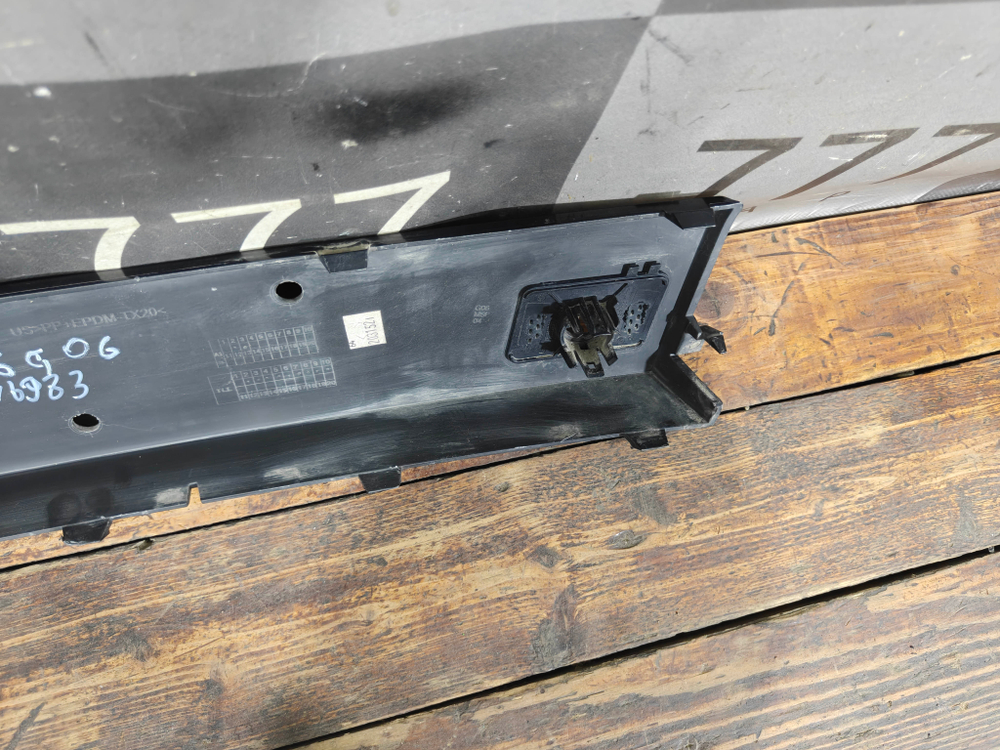 Накладка переднего бампера BMW X6 (G06) 19-23 Б/У Оригинал 51118092500