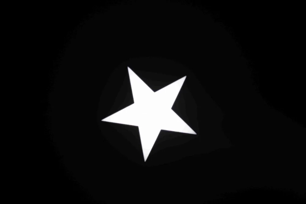 Aria Spot LE1200 PROF — профильный LED-прожектор 1200 Вт Moving Head с системой профилирования и зумом 4°–50°