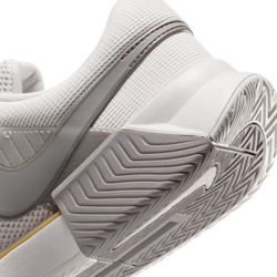 Мужские кроссовки теннисные Nike Zoom GP Challenge 1 Premium - белый