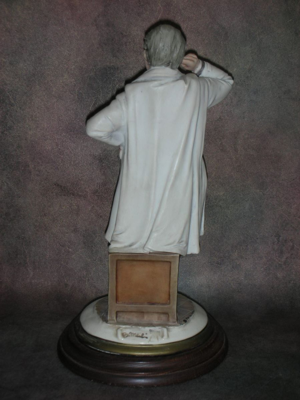 Статуэтка. Полистоун. Доктор. Capodimonte. Италия