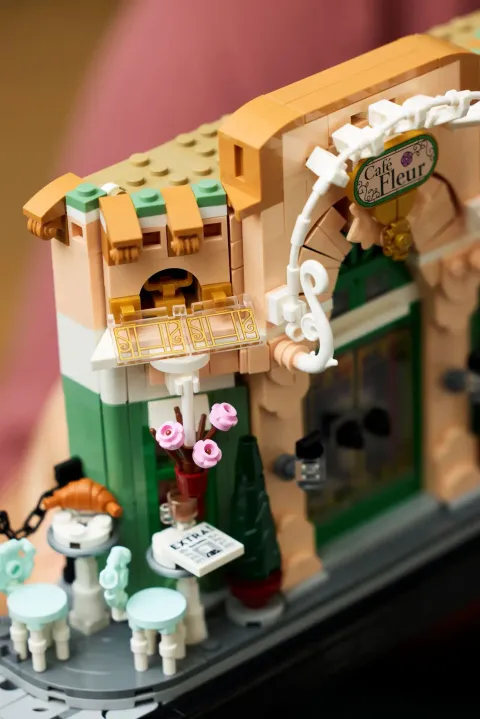 Конструктор LEGO Icons 10362 Французское кафе