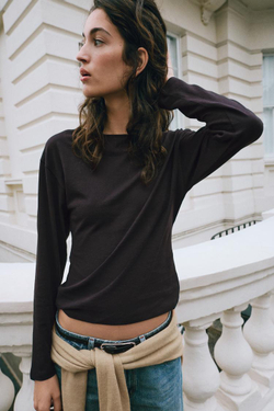 ZARA ПРИТАЛЕННАЯ ФУТБОЛКА, ТЕМНО-КОРИЧНЕВЫЙ
