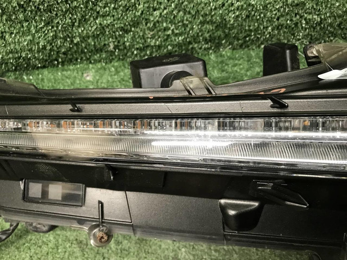 Битый ДХО правый Lexus NX 1 (14-17) LED Статичный
