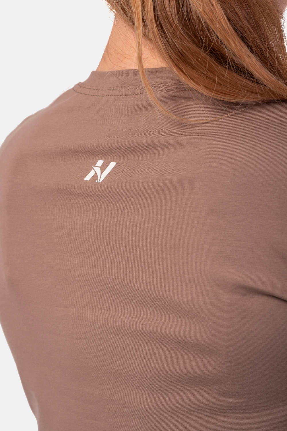 Футболка MINIMALIST LOGO NEBBIA CROP TOP 600 Коричневая