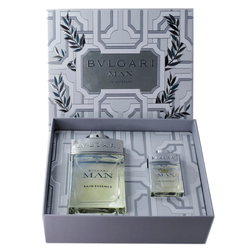 Bvlgari Man Rain Essence — парфюмерный набор для мужчин. В комплекте парфюмерная вода 100 мл и миниатюрный флакон со спреем 15 мл.