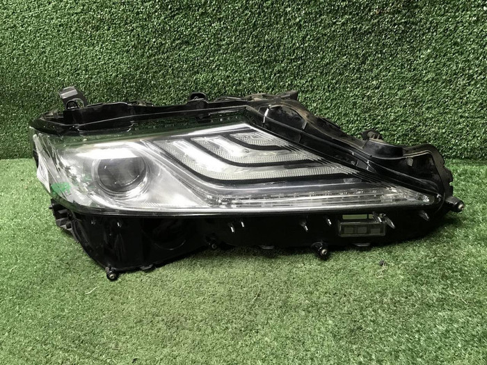 Фара правая Toyota Camry xv70 (20-нв) LED