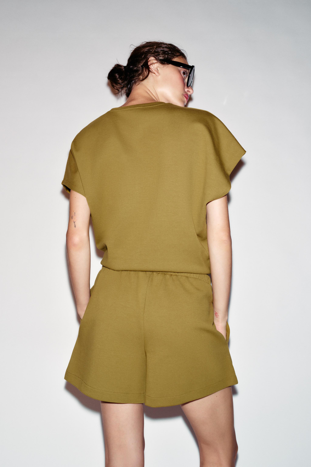 ZARA ФУТБОЛКА INTERLOCK С ЯПОНСКИМИ РУКАВАМИ, ОЛИВКОВЫЙ