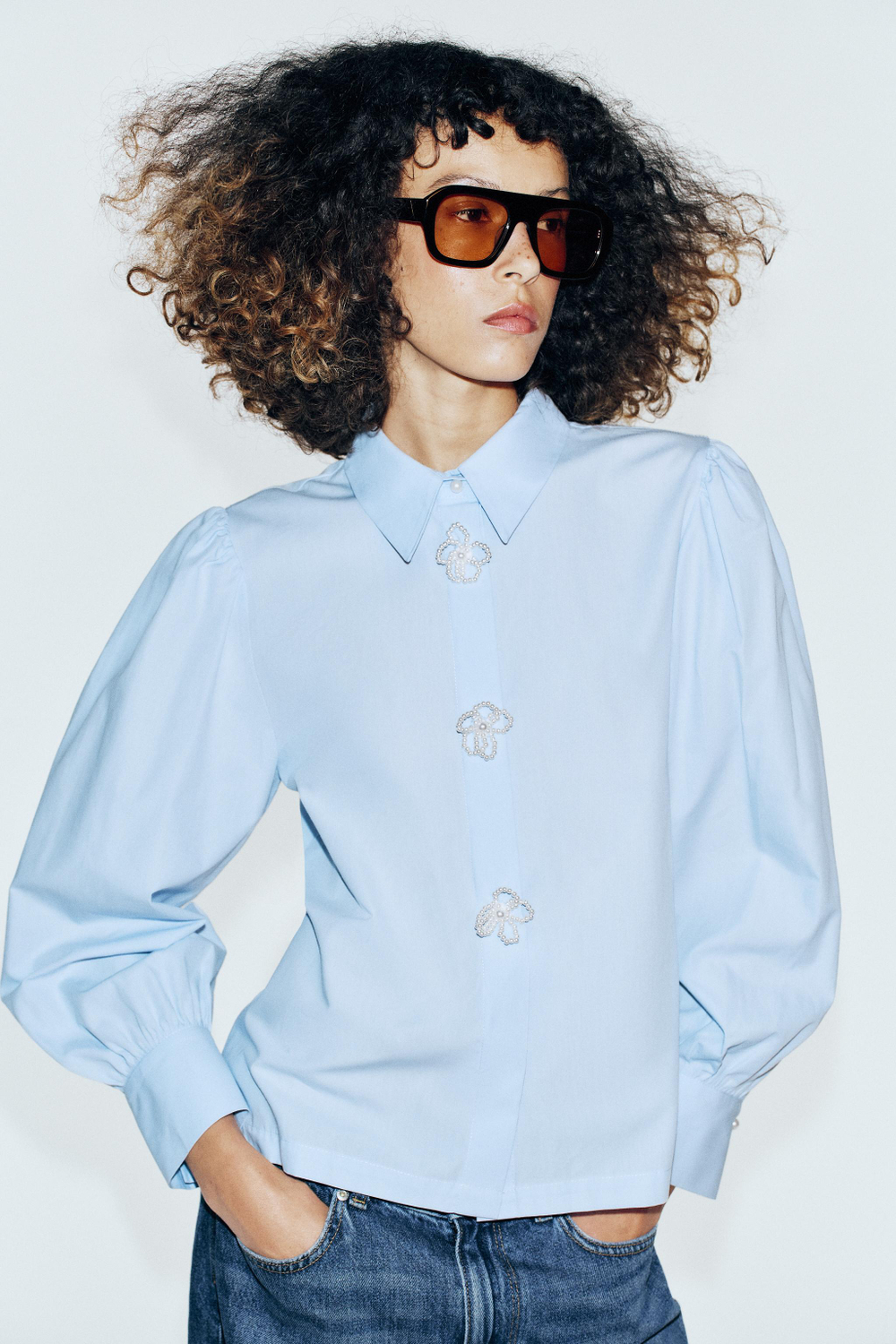 РУБАШКА ИЗ ПОПЛИНА С ЖЕМЧУЖНЫМИ ЦВЕТАМИ — ZARA
