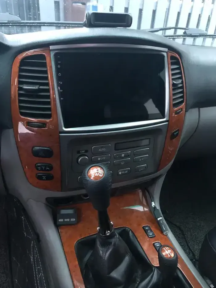 Магнитола для Toyota Land Cruiser 100, Lexus LX470 2002-2007 (климат на цветном экране) - FarCar S280 монитор 10.36" IPS на Android 13, CarPlay