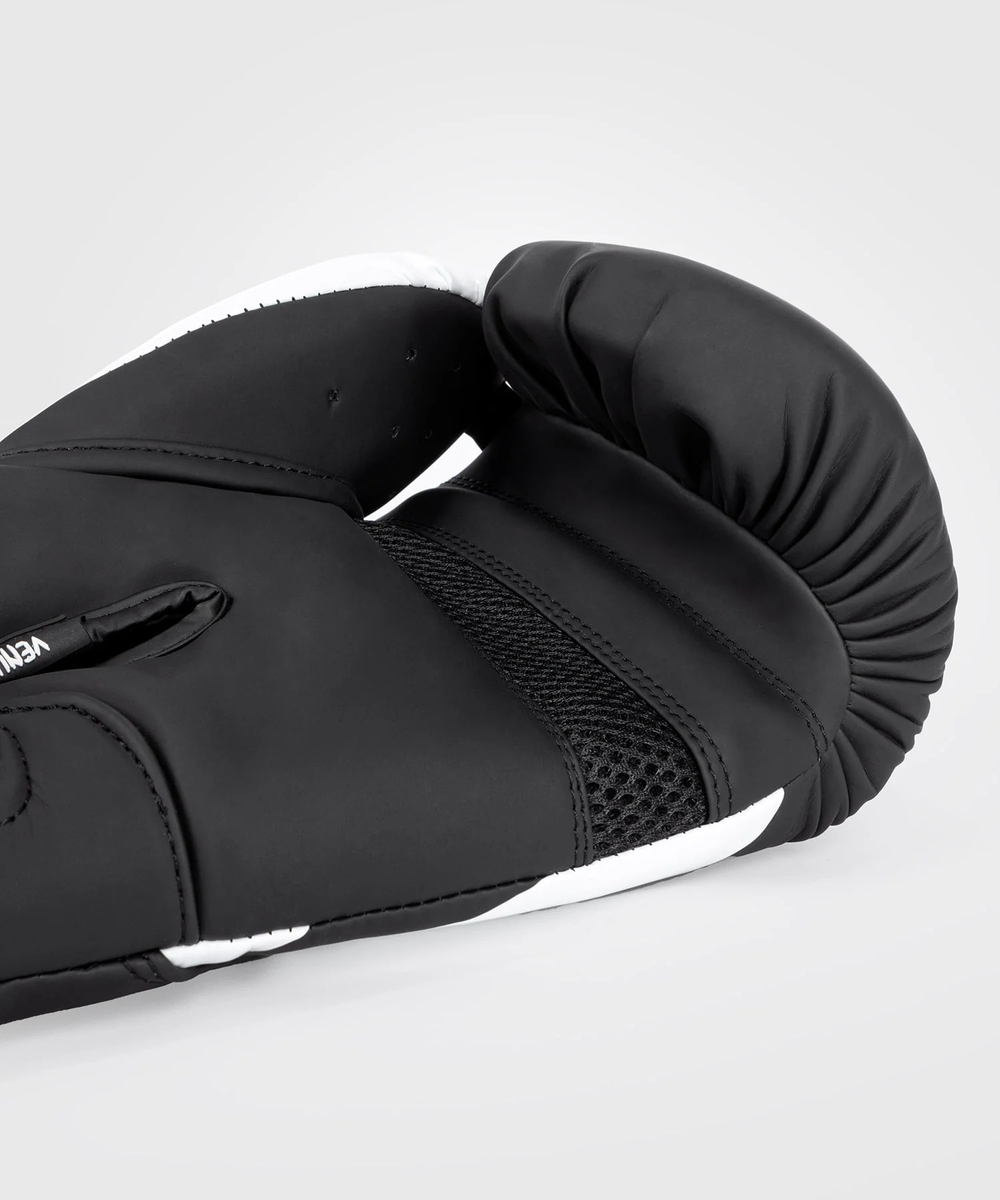 Перчатки боксерские Venum Challenger 4.0 Black/White