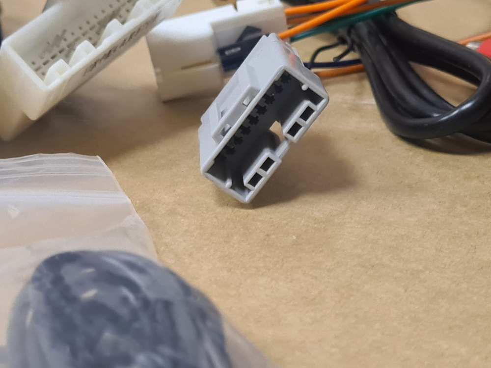 Установочный комплект для INFINITY QX56 / QX80  KUBERG ZH-N1210