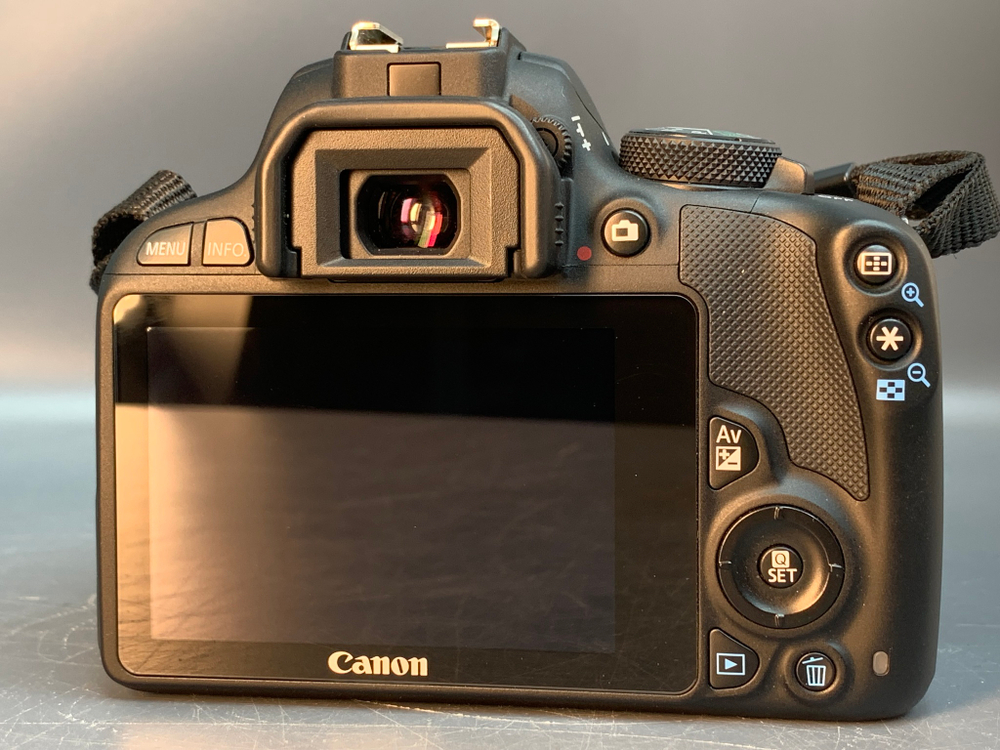 Canon EOS 100D Kit EF-S 18-55mm f/3.5-5.6 700 кадров