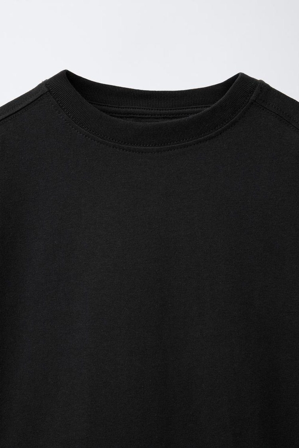 ZARA БАЗОВАЯ ОДНОТОННАЯ ФУТБОЛКА, ЧЕРНЫЙ