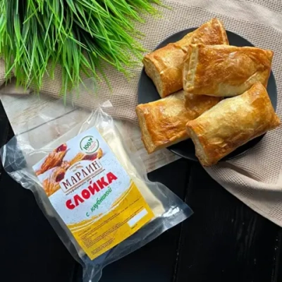 Слойки с клубникой 4 шт