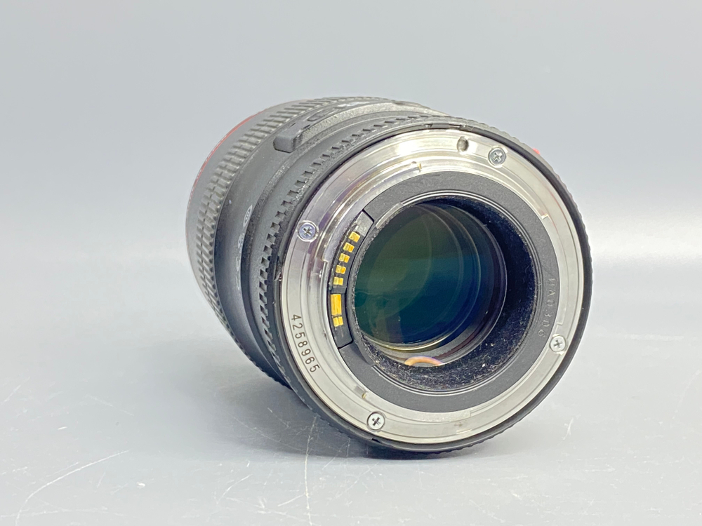Canon EF 100mm 2.8L Macro IS USM