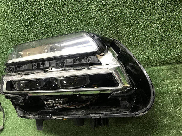 Битая Фара правая Genesis GV80 (2020-2023) LED