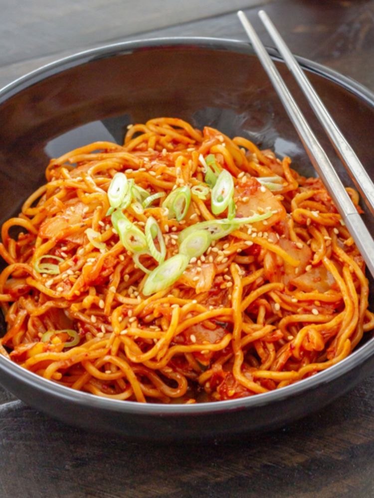 Лапша Nongshim Stir Fry острая Том Ям 130 г
