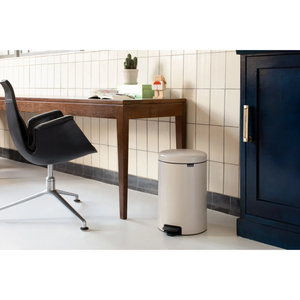Brabantia NewIcon Контейнер для мусора Soft Beige, 20л 149948