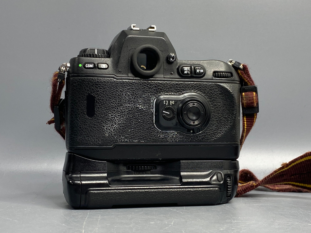 Nikon F100