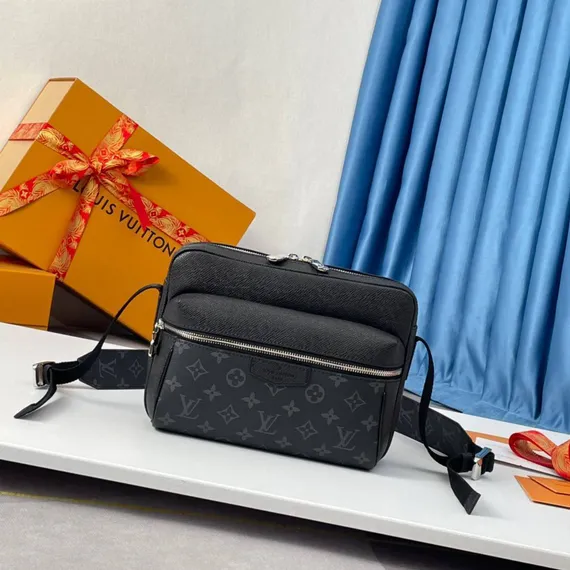 Сумка-мессенджер Louis Vuitton Outdoor, черный