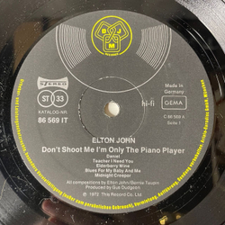Винтажная виниловая пластинка LP Elton John Don't Shoot Me I'm Only The Piano Player (Германия 1973)