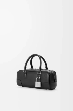 Loewe Укороченная сумка Amazona 23 из блестящей телячьей кожи, черный
