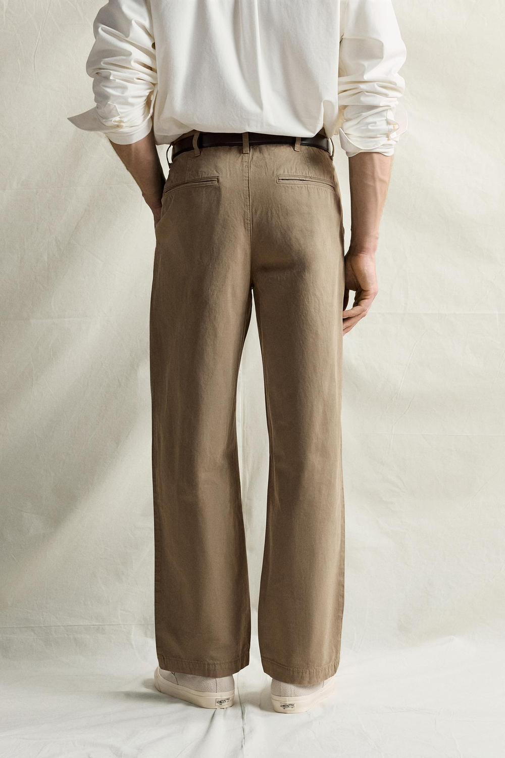 ZARA БРЮКИ ЧИНОС REGULAR-FIT СО СКЛАДКАМИ, СЕРО-КОРИЧНЕВЫЙ