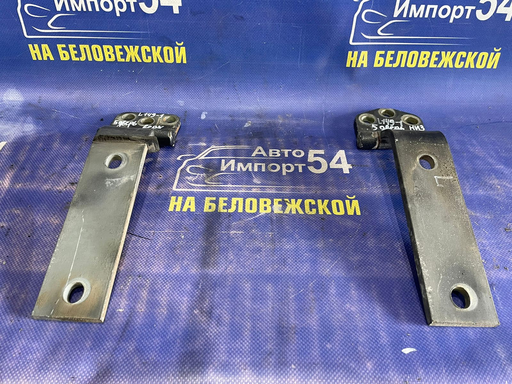 Петля багажника MITSUBISHI PAJERO 1990
