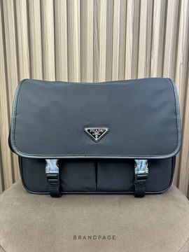 Сумка чёрная от Prada Re-Nylon BP5-906299