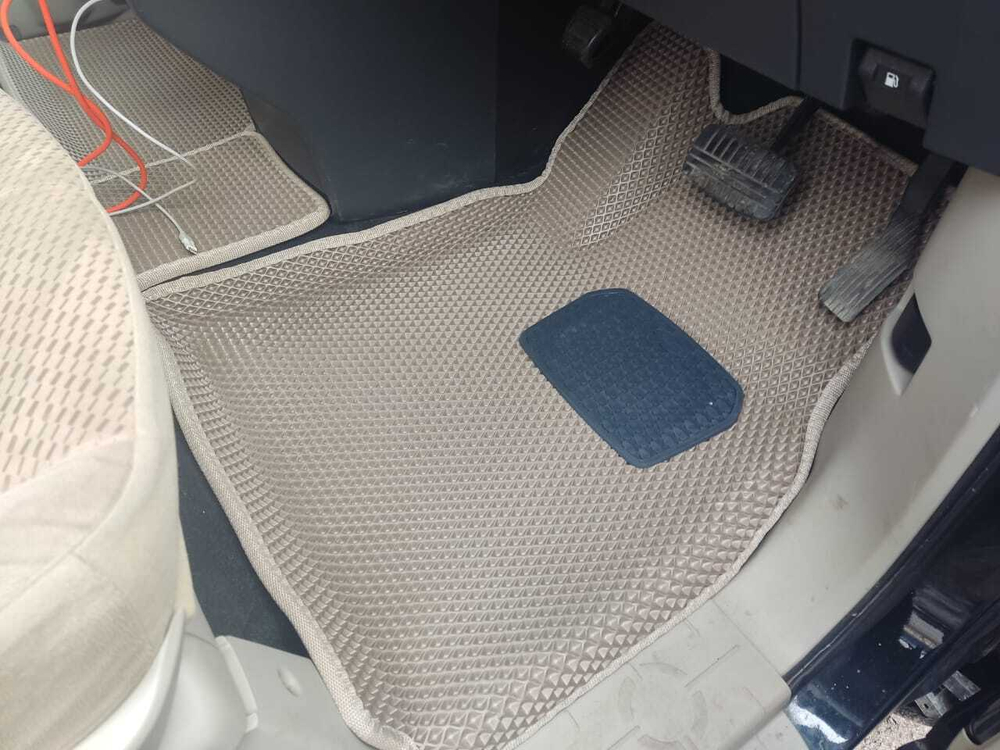 Автоковрики для Mitsubishi Delica D5, ПРАВЫЙ РУЛЬ. Второй ряд - КАПИТАНСКИЕ СИДЕНЬЯ. (2007-2019)