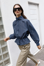 РУБАШКА В ПОЛОСКУ С ВОРОТНИКОМ-СТОЙКОЙ — ZARA