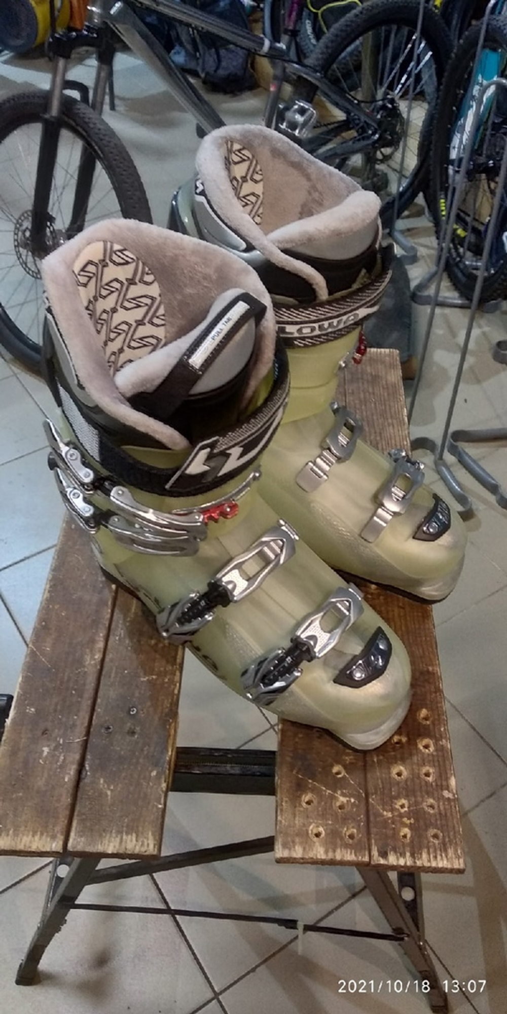 Горнолыжные ботинки Lowa AM 100 Lady 270-275