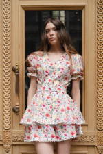 «Flower blouse» Блуза из хлопка рельефами и кружевной отделкой.