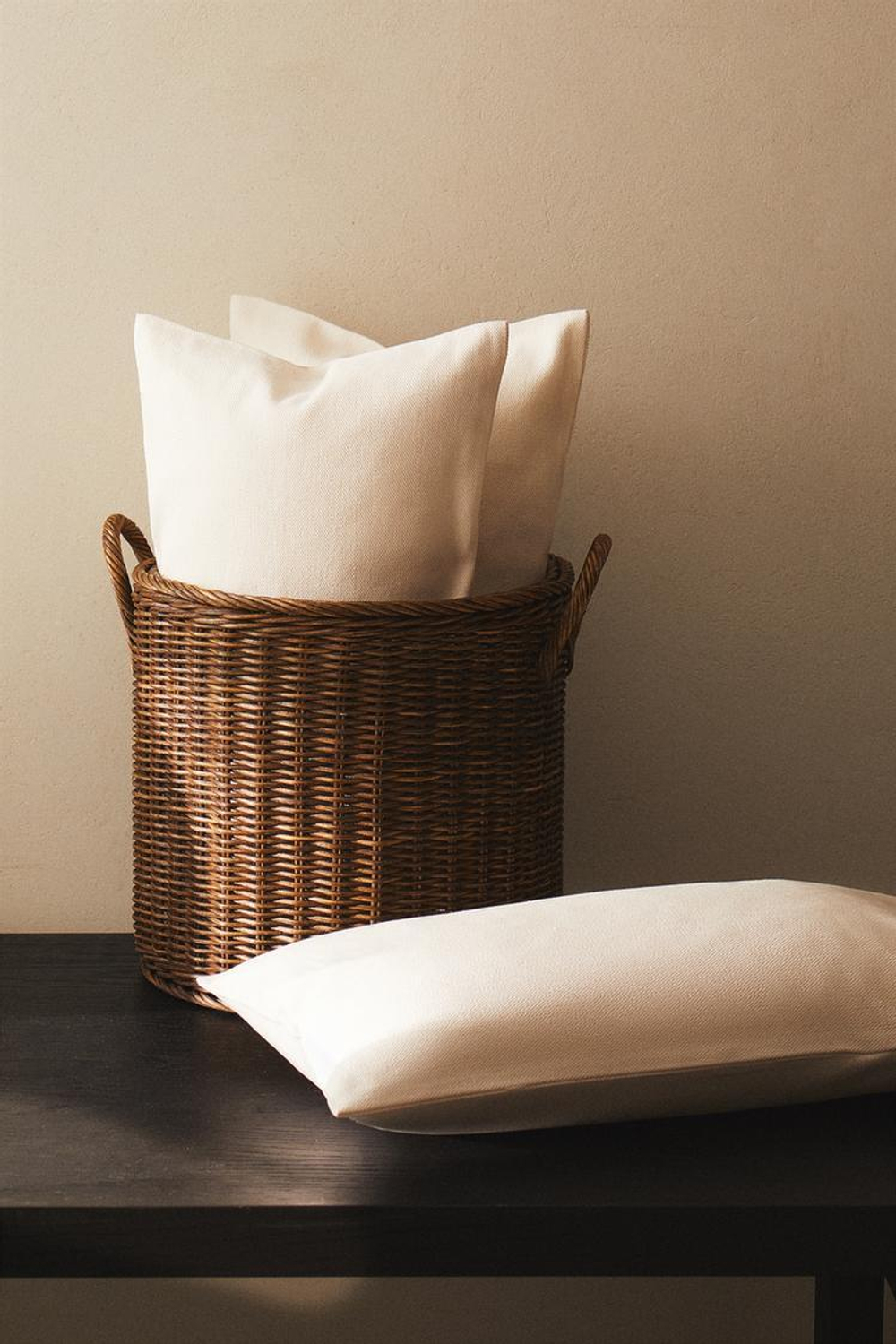ZARA HOME ОДНОТОННЫЙ ЧЕХОЛ ДЛЯ ДЕКОРАТИВНОЙ ПОДУШКИ, БЕЛЫЙ