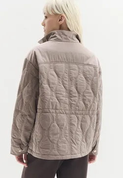 Куртка утепленная  женская GUESS