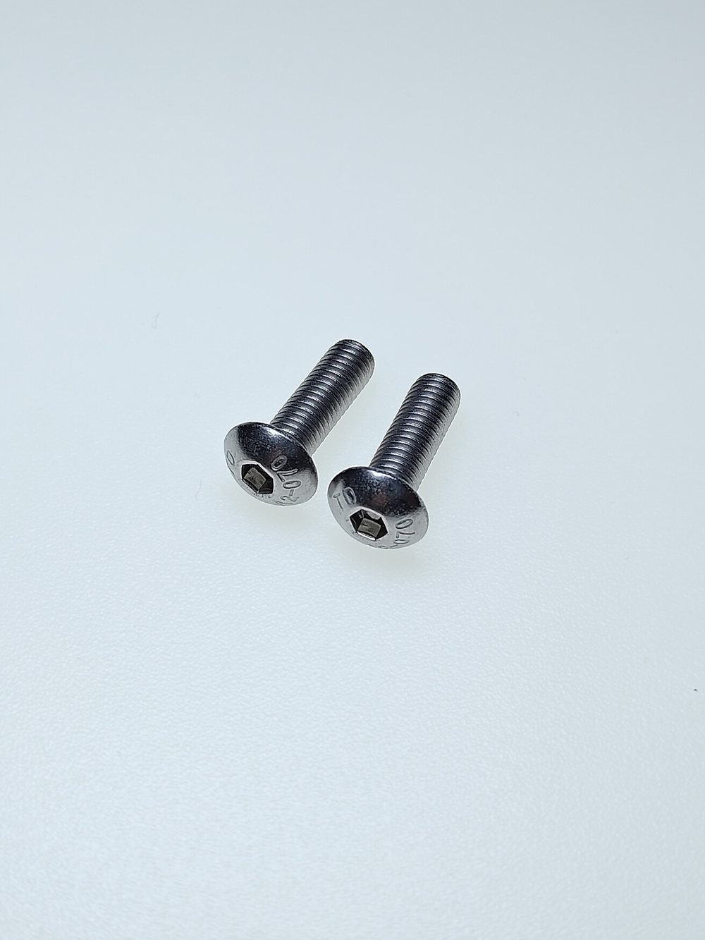 5х16 Винт с полукруг.гол. и внутр.шестигр. нерж. А2-70 ISO 7380 (40 шт.)