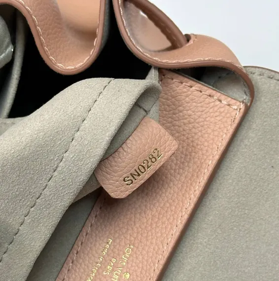 Сумка Louis Vuitton Lockme Ever Mini розовый