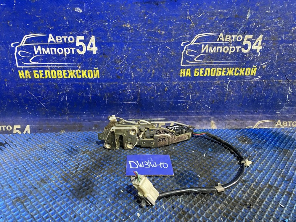 Замок двери передней правой MAZDA DEMIO 2000