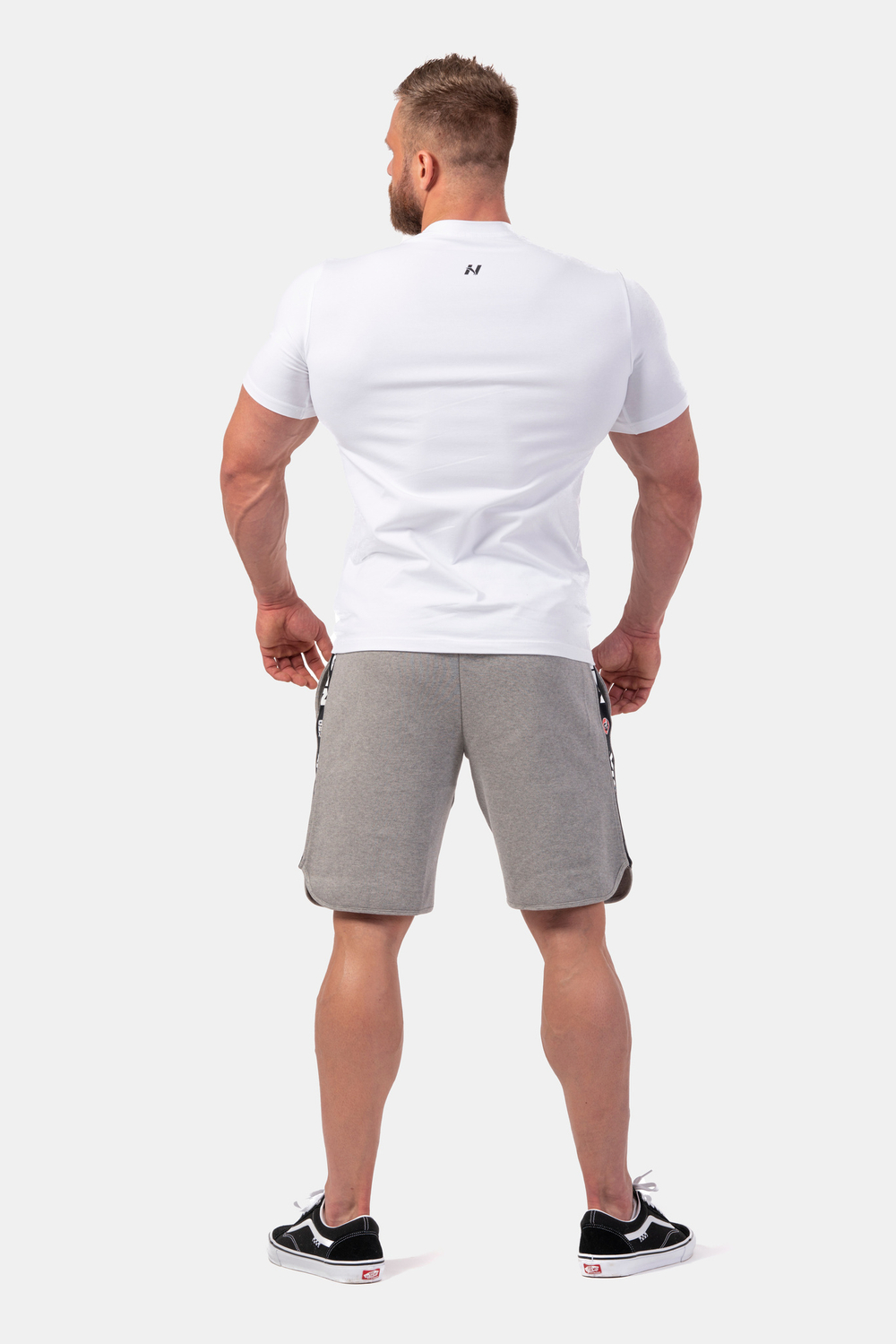 Футболка VERTICAL LOGO NEBBIA T-SHIRT 293 Белая