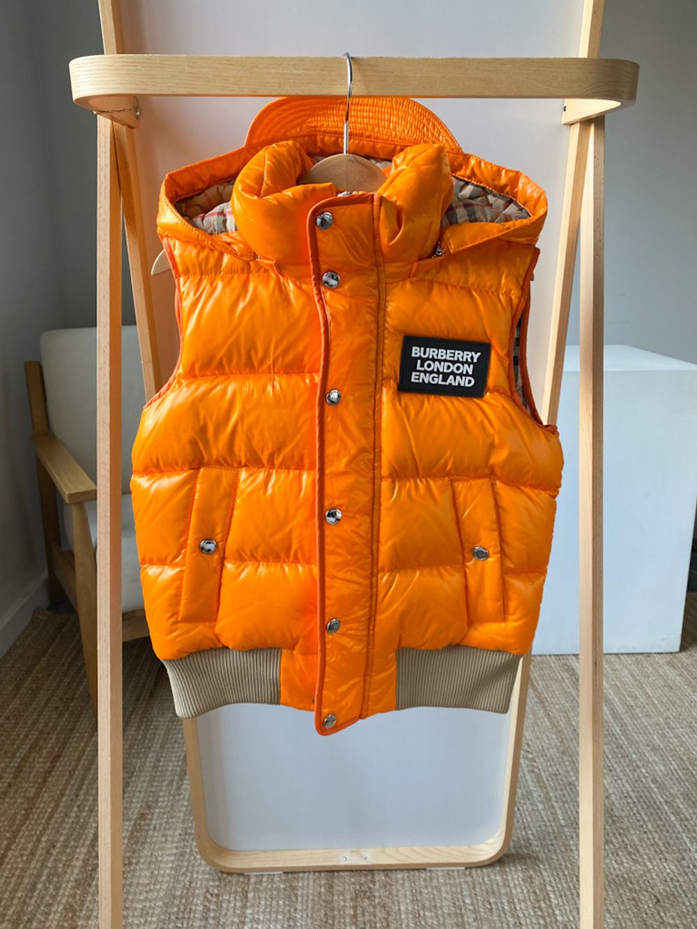 Новый пуховой жилет Burberry, 128