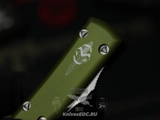 Фронтальный нож Microtech Ultratech Hellhound Green 119-10ODS с клинком из стали Böhler M390