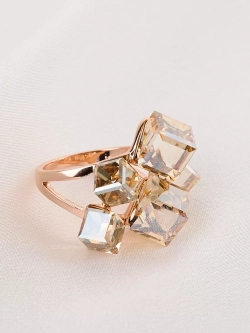 Кольцо коктейльное Мираж с кубиками Swarovski цвета шампань
