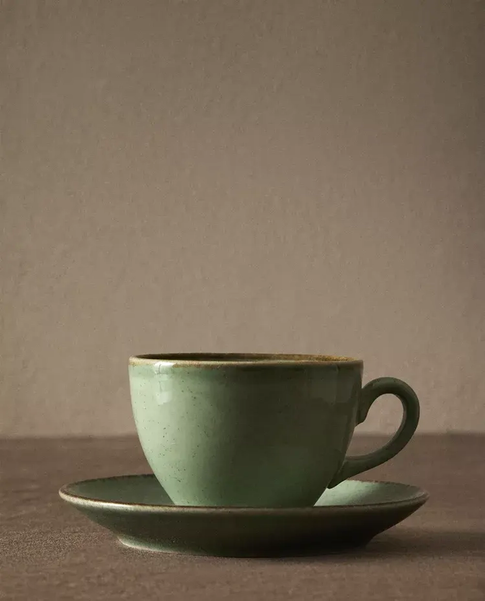 ZARA HOME ЧАЙНАЯ ЧАШКА ИЗ ФАРФОРА С ИСКУССТВЕННО СОСТАРЕННОЙ КАЙМОЙ, ЗЕЛЕНЫЙ