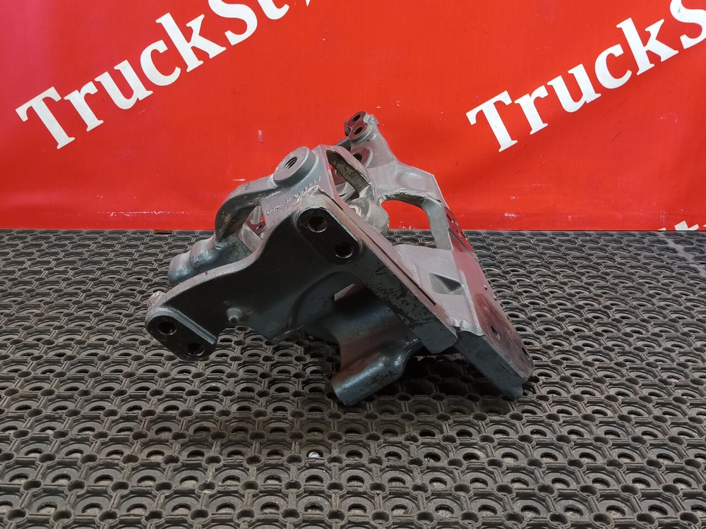 Кронштейн усилителя бампера левый 2018г