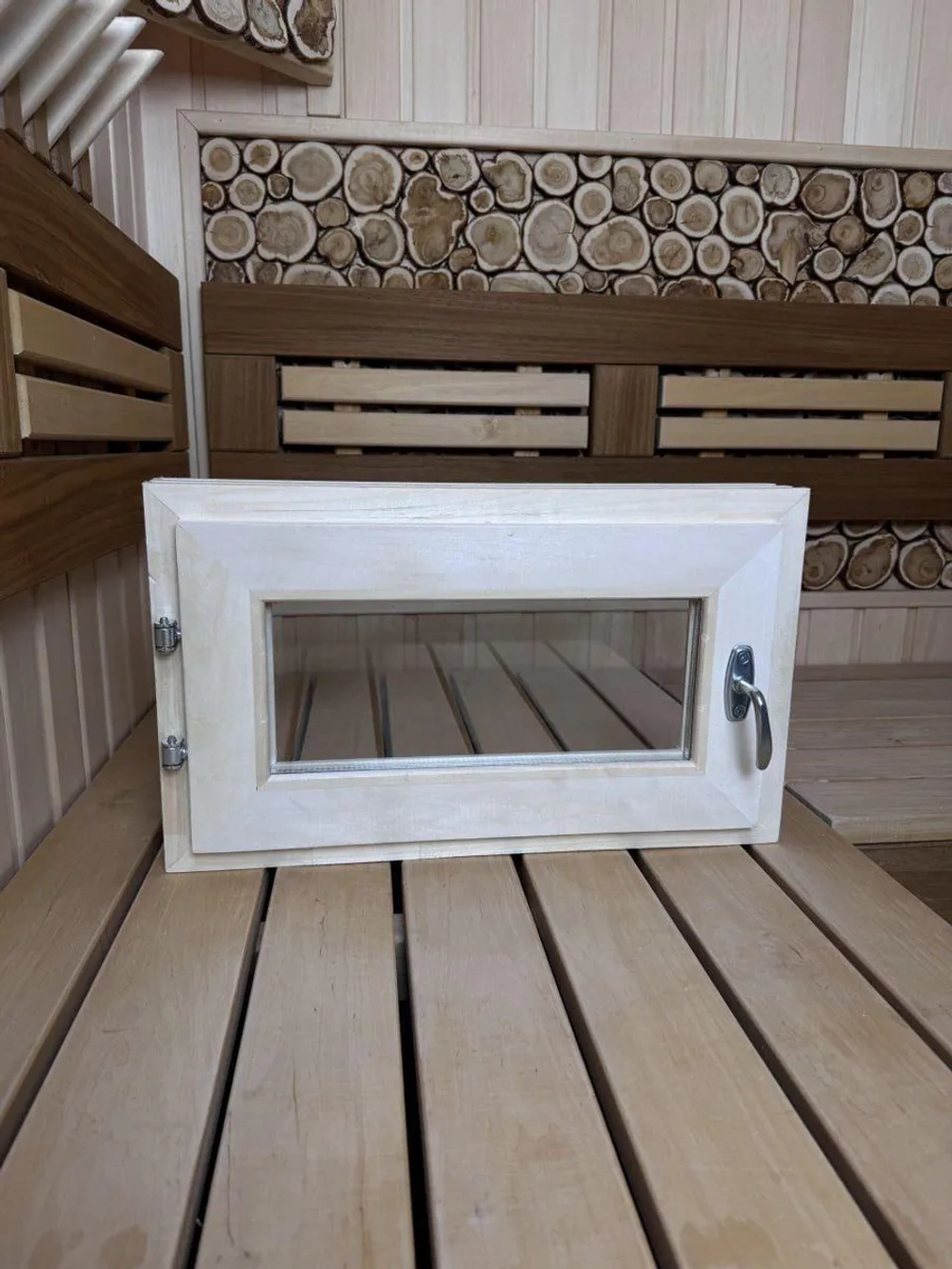 Окно для бани из липы 30×50 см с двойным остеклением