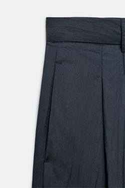 ZARA ЛЕГКИЕ БРЮКИ С ЗАЩИПАМИ — ZW COLLECTION, ТЕМНО-СЕРЫЙ