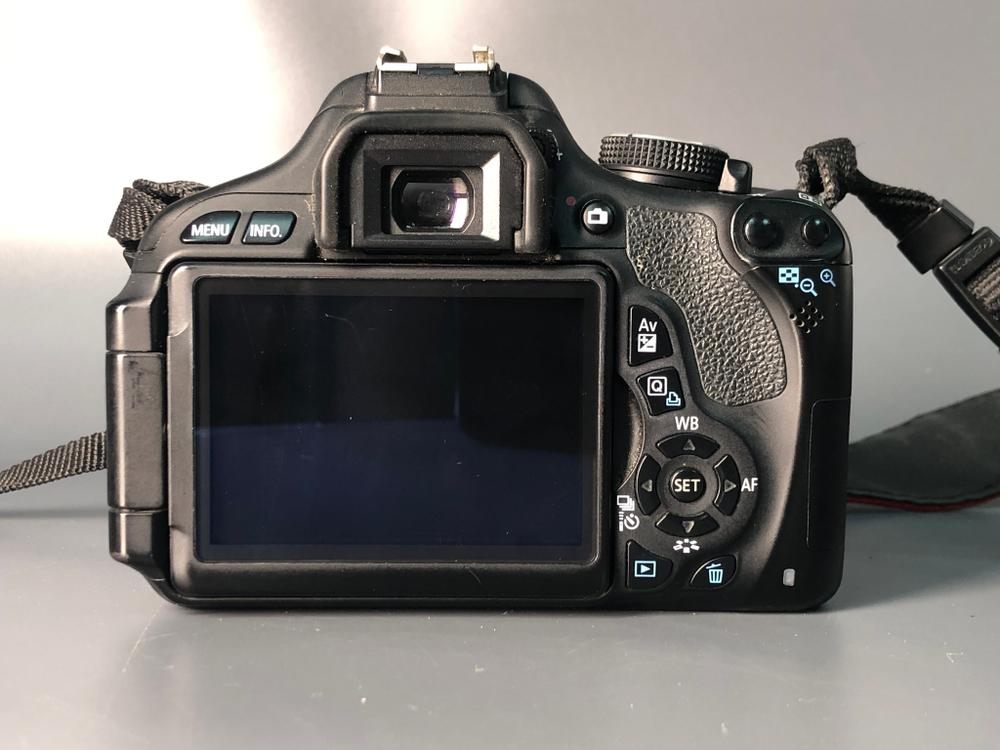 Canon 600d Kit 18-55 8100 кадров пробега